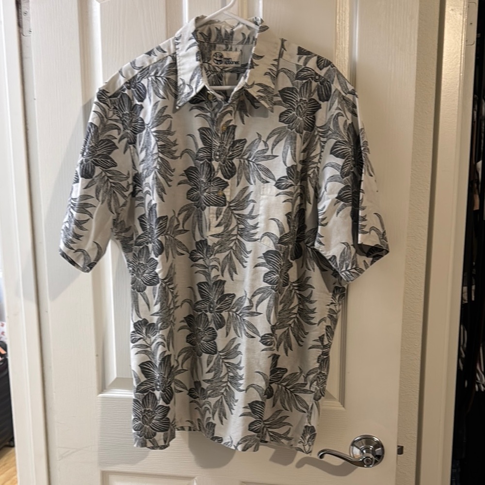 Reyn Spooner White and Black Casual Button Down Shirt with Tropical Leaf Pattern